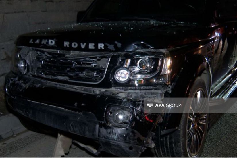 Bakıda “Land Rover” sürücüsü qəza törətdi, sərnişini döydü - FOTO