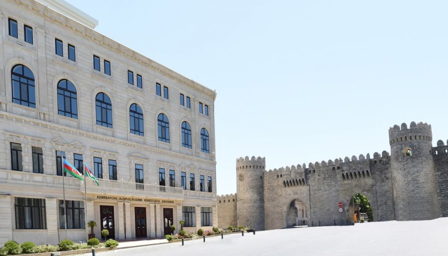 Konstitusiya Məhkəməsinin iclasından     CANLI YAYIM