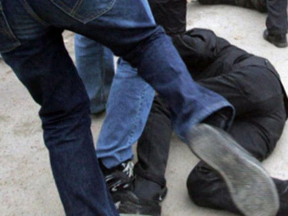 Tanışını armaturla döyən şəxslə bağlı     QƏRAR