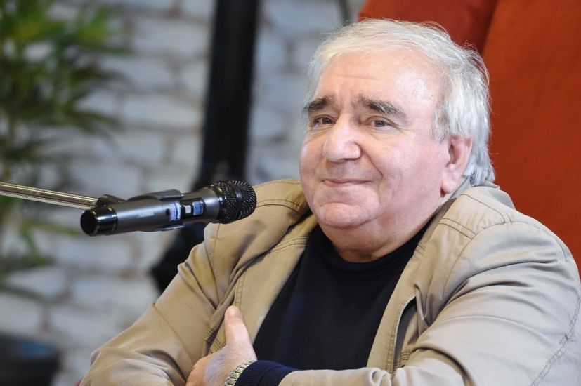 “Düşüncə, şüur bu qədər sağlamdırsa, dərindirsə, itidirsə, niyə də Anar olmasın?” –       Ramiz Rövşən