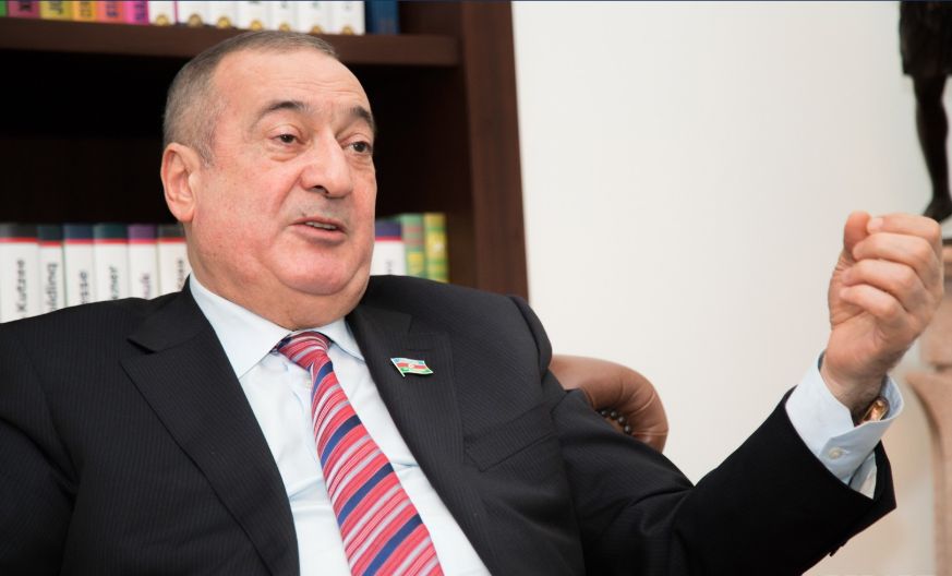 Deputat: “Hamı namizəd olmaq istəyir, Milli Məclis kinoteatrdır?”