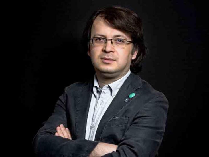 Emin Milli deputatlığa namizədliyini irəli sürən xanıma dəstək ifadə etdi