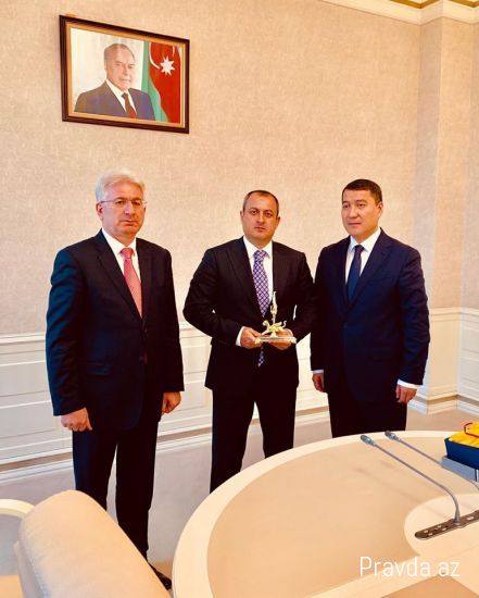 Deputatlar Qazaxıstanın Azərbaycandakı səfiri ilə görüşdülər