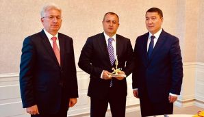 Deputatlar Qazaxıstanın Azərbaycandakı səfiri ilə görüşdülər — foto 1