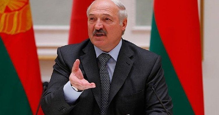 Lukaşenko: “Səhiyyə nazirinə demişəm, peyvənd olunmayacam”
