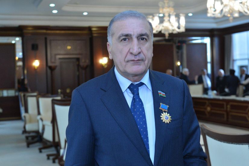 İqbal Məmmədov SSRİ-nin gerbi olan tribunada çıxış etdi -   FOTO