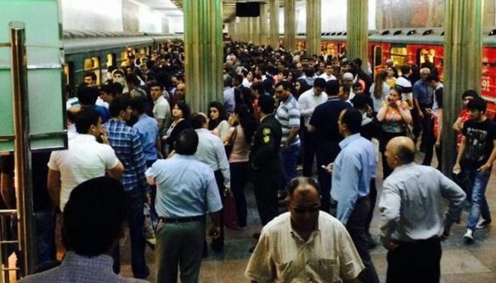 Bakı metrosunda dəhşət:     sərnişin qatarın altına düşərək öldü