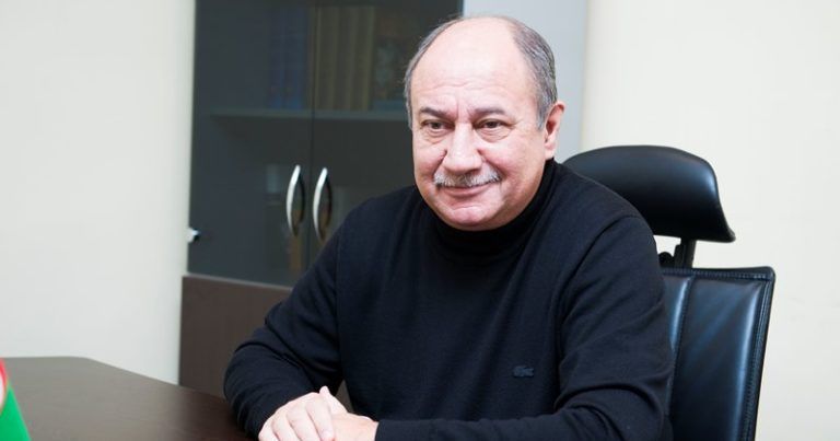 Araz Əlizadə: “Zelenskinin hakimiyyətdə qalması mümkün olmayacaq”