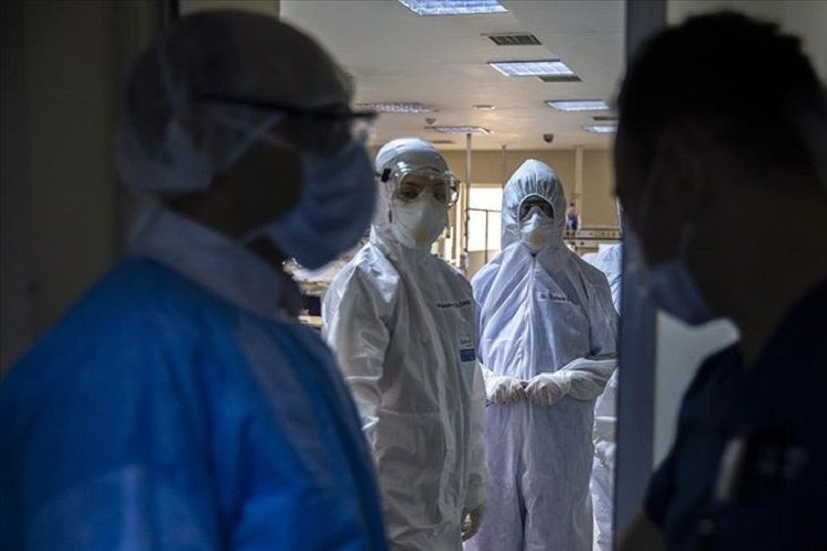Yüzlərlə tibb işçisi koronavirusa yoluxdu