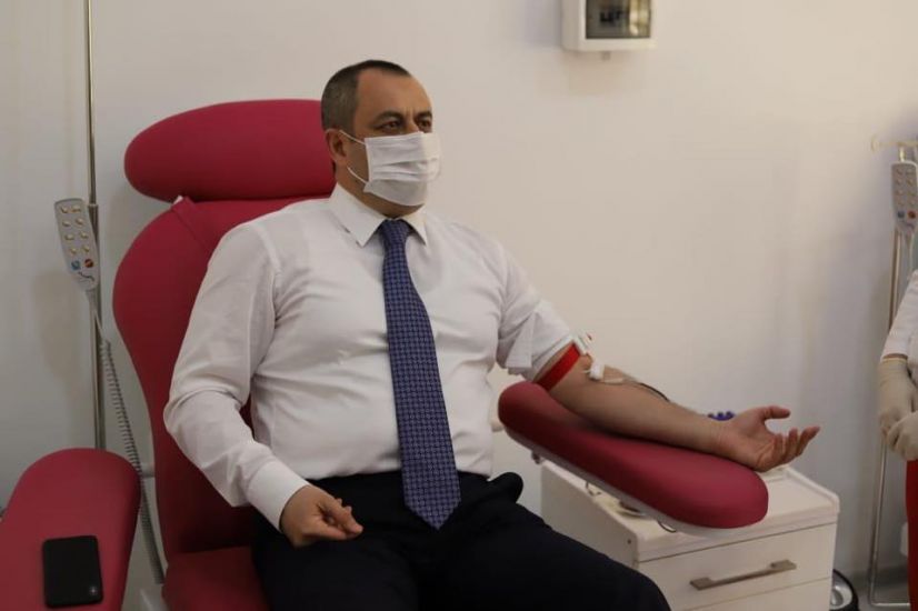 Adil Əliyev qanvermə aksiyasında iştirak etdi -     FOTO
