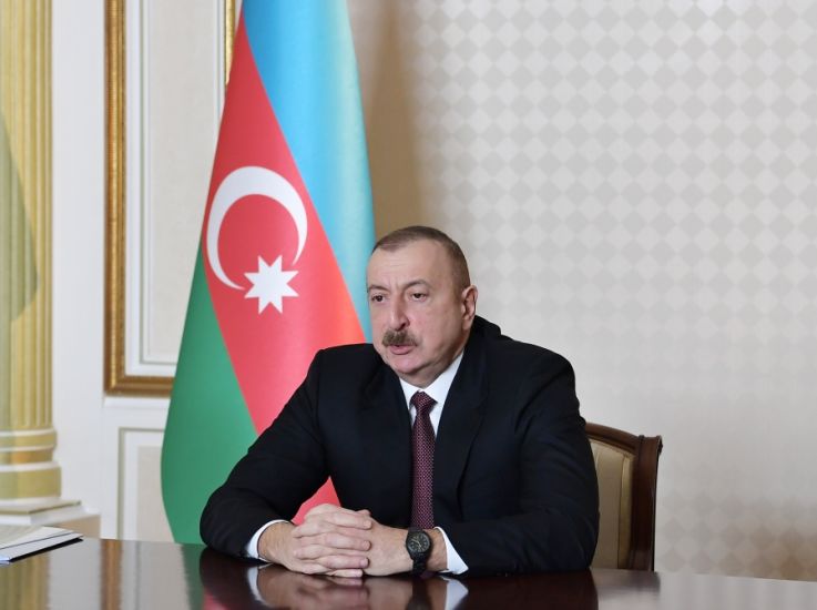 Prezident karantinin yumşalmasından danışdı