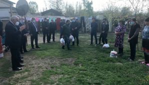 İcra başçısı aztəminatlı ailələrə ərzaq yardımı edir  -     FOTO — foto 1