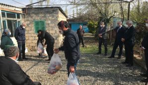 İcra başçısı aztəminatlı ailələrə ərzaq yardımı edir  -     FOTO — foto 4