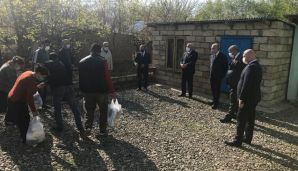 İcra başçısı aztəminatlı ailələrə ərzaq yardımı edir  -     FOTO — foto 5