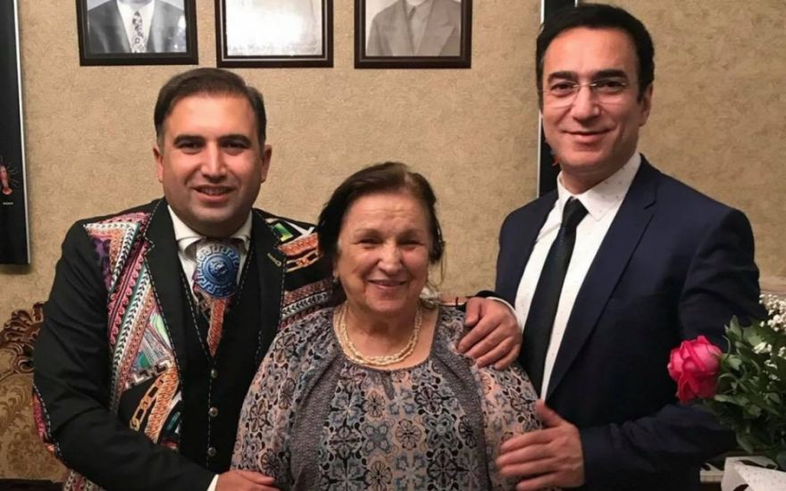 Xalq artistinə     AĞIR İTKİ
