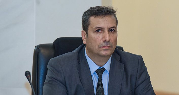 Bu, “mutasiya olunan”,  “reket” adlandırdığımız KİV üçün bir fürsətdir”