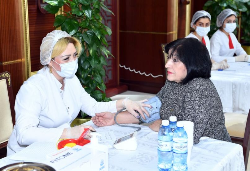 Deputatlar qan verdi -   FOTO