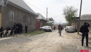Şəmkirdə taksi sürücüsü SMS-ə görə arvadının boğazını kəsdi -       FOTO — foto 3