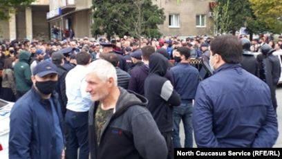 Karantin rejiminə etiraz edib icazəsiz mitinq keçirdilər -     FOTO