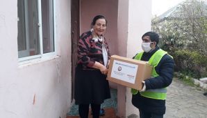 Qaradağ RİH-in aztəminatlı və yaşlı insanlara sovqat paylaması davam edir — foto 3