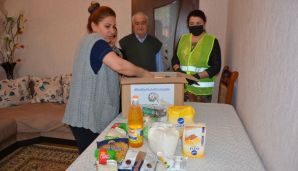 Qaradağ RİH-in aztəminatlı və yaşlı insanlara sovqat paylaması davam edir — foto 2
