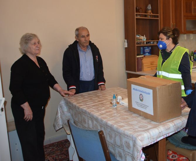 Qaradağ RİH-in aztəminatlı və yaşlı insanlara sovqat paylaması davam edir