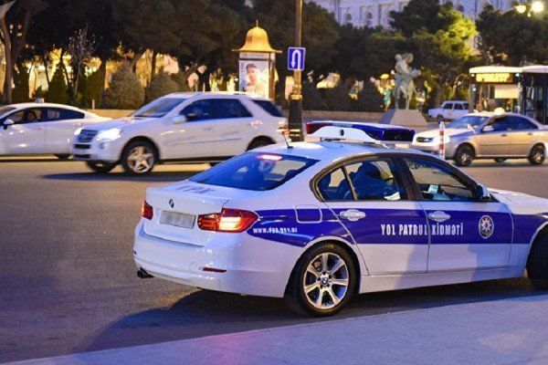 Avtomobilin arxa şüşəsinə şüar yazdıranlara       XƏBƏRDARLIQ