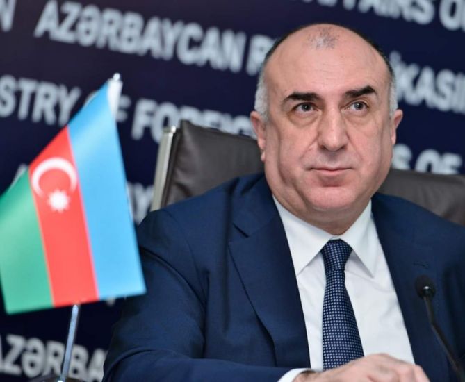 Hüquqşünas Elmar Məmmədyarovun müdafiəsinə qalxdı:   "Onu məhlə uşağı kimi hamı tinləyib"