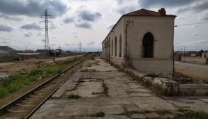 Bakıda dəmiryol stansiyası zibilliyə çevrildi –     FOTO — foto 5