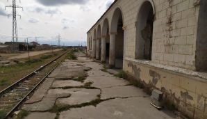 Bakıda dəmiryol stansiyası zibilliyə çevrildi –     FOTO — foto 6