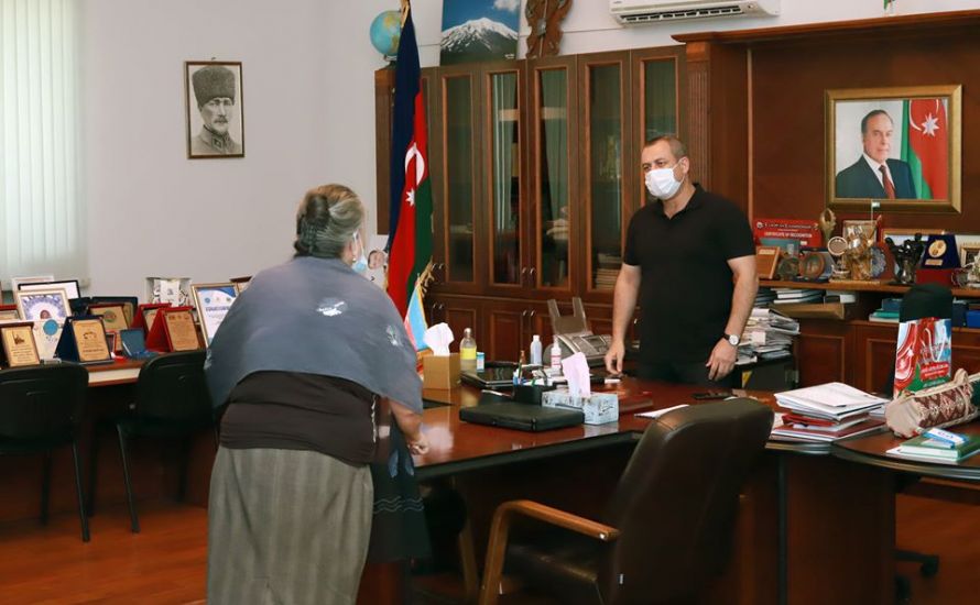Adil Əliyev seçiciləri dinlədi –       FOTOLAR