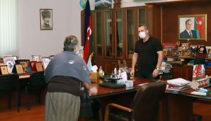 Adil Əliyev seçiciləri dinlədi –       FOTOLAR — foto 1