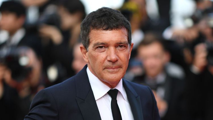 Antonio Banderas koronavirusa yoluxdu