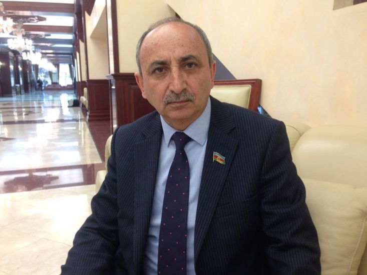 Deputat: "Ağzına əmzik qoyub, altına "pampers" bağladığı bu bic uşağın..."