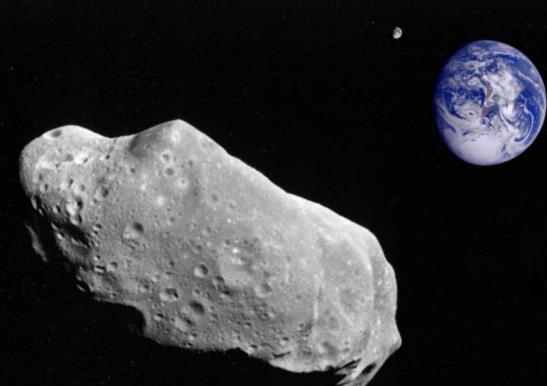 Diqqət:     Təhlükəli asteroid Yerin yaxınlığından keçəcək
