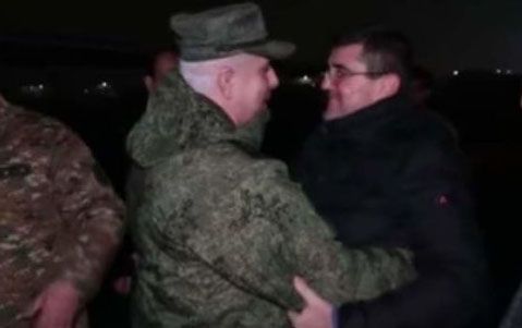Muradovla Araikin müzakirələrə səbəb olan qucaqlaşması...