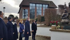 Ceyhun Bayramov Xurşidbanu Natəvanın abidəsini ziyarət etdi — foto 1