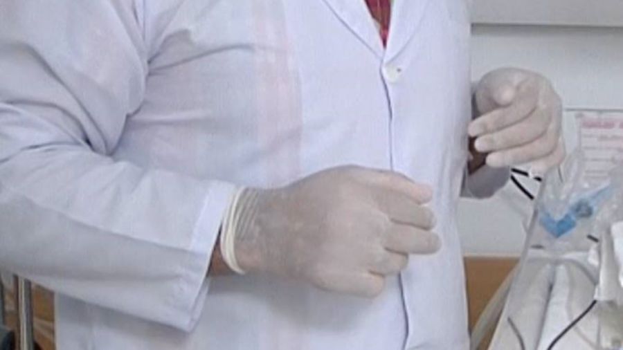Tanınmış həkimdən həyacan təbili:     “Adi halda cərrahi əlcəyi uzun müddət istifadə etmək...”