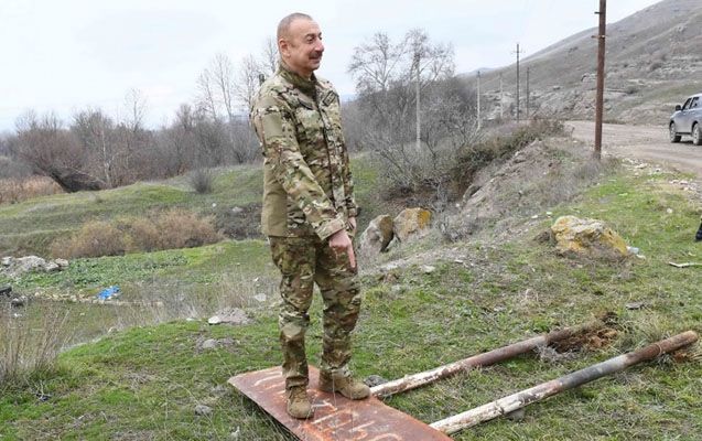 Ali Baş Komandan erməni dilində olan lövhəni sökdürdü -         VİDEO