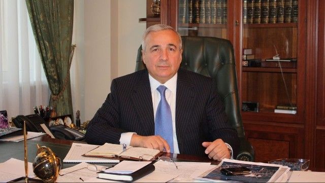 Moskvada azərbaycanlı iş adamının ofisinə hücum:     Milyarder Bakıya gəldi