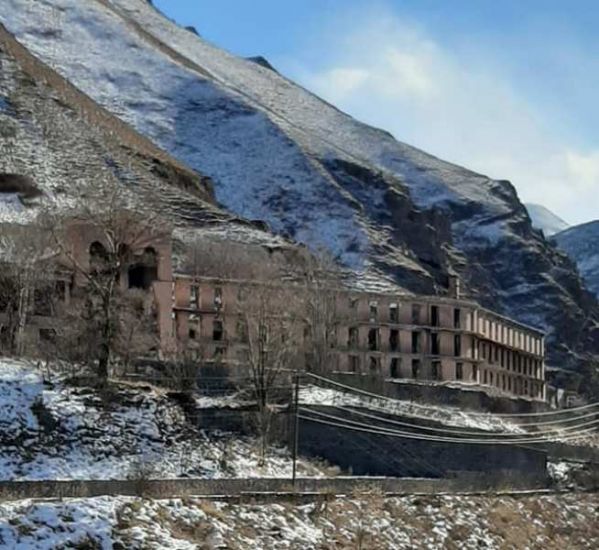 Ermənilər məşhur “İstisu” sanatoriyasını xarabalığa çevirdi