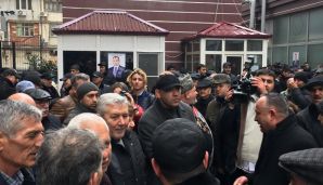 Adil Əliyevin seçicilərlə görüşündə izdiham yaşandı –         VİDEO - FOTO — foto 5