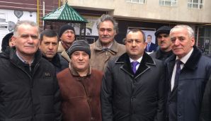 Adil Əliyevin seçicilərlə görüşündə izdiham yaşandı –         VİDEO - FOTO — foto 7
