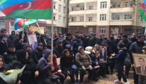 Adil Əliyevin seçicilərlə görüşündə izdiham yaşandı –         VİDEO - FOTO — foto 8
