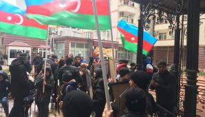 Adil Əliyevin seçicilərlə görüşündə izdiham yaşandı –         VİDEO - FOTO — foto 11