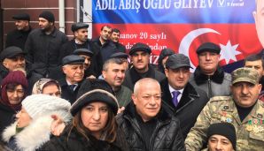 Adil Əliyevin seçicilərlə görüşündə izdiham yaşandı –         VİDEO - FOTO — foto 17