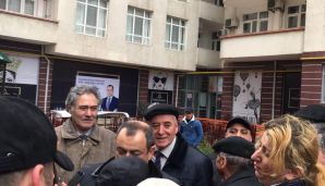 Adil Əliyevin seçicilərlə görüşündə izdiham yaşandı –         VİDEO - FOTO — foto 16