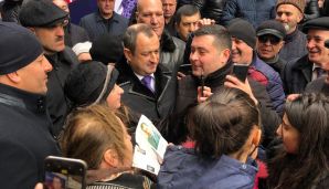 Adil Əliyevin seçicilərlə görüşündə izdiham yaşandı –         VİDEO - FOTO — foto 22