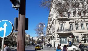 Bakının mərkəzində yolları işıqlandıran lampalar gündüzlər yandırılır -     İSRAF — foto 1