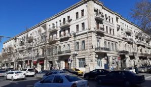 Bakının mərkəzində yolları işıqlandıran lampalar gündüzlər yandırılır -     İSRAF — foto 2